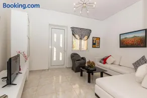 Gogo's Cosy Beach House - Image 4
