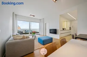Osean by BLOSS luxe appartement met frontaal zeezicht, binnenzwembad en parking - Image 1