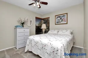 Pet Friendly Canal Front 3-Bedroom Grand Villa with Pool, Linai and Dock - Image 4