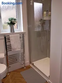 En-suite double room with private entrance - Image 4