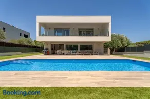 Modern Villa Olivera with Private Pool - Image 2