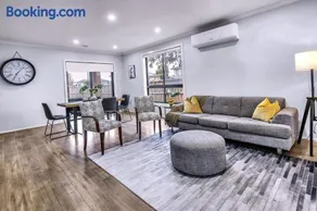 Modern Rockbank Retreat Near Caroline Springs - Image 2