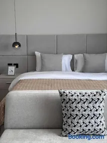 Ivory Executive Studio, Upper Hill, Rooftop Pool, Gym, Parking, Skyline Views - Image 1