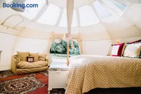 Appleblossom Yurt - Image 5