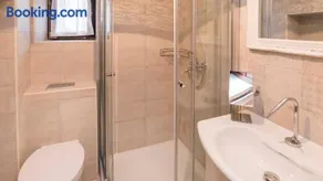 Luxurious villa with stunning view in Buje - Image 2