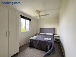 Top Level Unit With Gorgeous Waterviews - Image 2