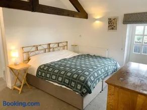 2 Stable Cottage, Llanbethery - Image 2