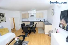 Gorgeous 2 bedroom 2 bathroom Woolwich - Image 3
