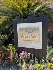 The Gold Beach House - Image 5