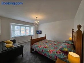 Exclusive suite, Thornton, Liverpool Near Crosby - Image 3