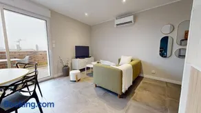 Appartement Premium avec Terrasse - Parking privatif Gratuit - Fibre Wi-Fi - À 2 min Centre-Ville Dole - Image 1