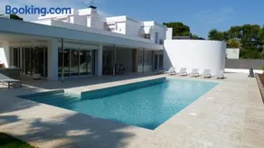 Luxury Beach House - Image 3