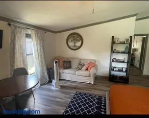 Cozy Studio, Steps to Pool, 15 mins to DT Dallas - Image 5