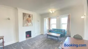 Luxury 2 bed Bournemouth Walk to Beach Poole King bed - Image 2