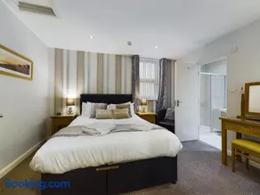 Sunrise Suite - Image 3