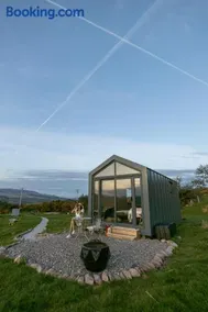 Oaklane Glamping Cabins - Image 5