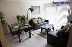 City Centre Luxury Holiday Apartment - Image 4