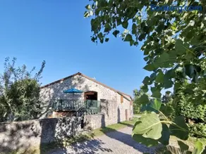 Charmant gîte à Saint-Romain-Lachalm avec terrasse et proximité Dunières - Image 2