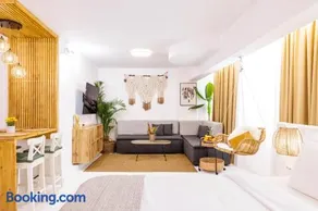 Queen Suite With Hot Tub - Image 2