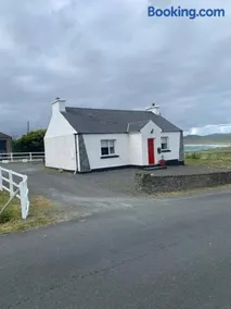 Ballyliffin Quaint Irish Cottage overlooking Malin Coast - Image 1