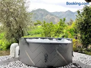 Espectacular casa inmersa en la naturaleza y el valle - Image 1