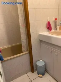 Studio Embrun à 10 mn à pied plan d eau de 2 à 4 personnes sans linge de lit ni serviettes situé 3 chemin de chadenas - Image 3