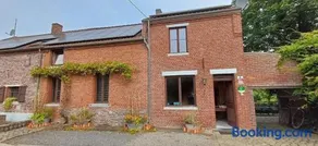 Spacious house in Montignies-sur-Roc with garden - Image 1