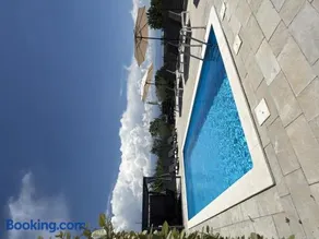 Apartments Nika with swimming pool and beautiful sea view - Image 1