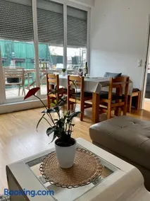 Dachgeschosswohnung mit kostenlosem Parkplatz und Internet! - Image 1