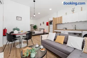 Loft Luminoso, Adaptado, Smart TV, AC, 2 Pax - Image 1
