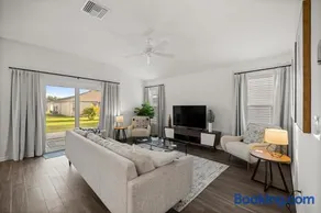 Spacious 2BR in The Villages, Near Eastport and Pools - Image 5