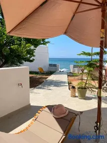 MALAMA S BEACH HOUSE - Image 2