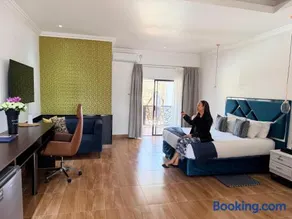 10 on Pauling Hotel Bulawayo - Image 2