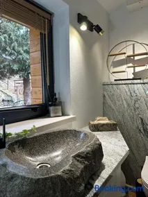 Domek na korcie - Image 1