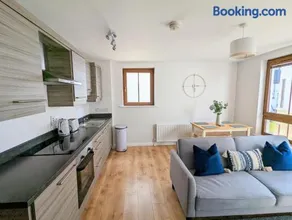 Brooklands Central Apartment - Image 4
