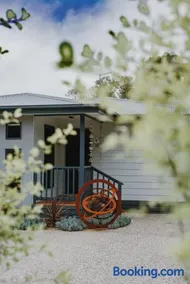 Demure charm 4 Bedrooms - Image 3