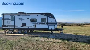 Hilltop Views of Bradleyville with Modern RV - Image 1