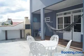 Casa com 2 quartos à 200 m da da praia c/ churrasqueira - Image 1
