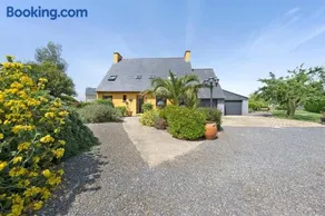 Grande casa accogliente e familiare con griglia, giardino e idromassaggio | Vista sul giardino | Ideale per lavorare da remoto - Image 2