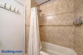 Modern 3 BR Home-30 min to NYC & MetLife World Cup - Image 4