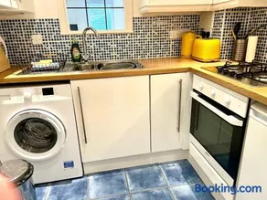 Marina Waves Apartment- Brighton, free parking, patio, ground-floor holiday home, one bedroom, sleeps 3 - Image 4