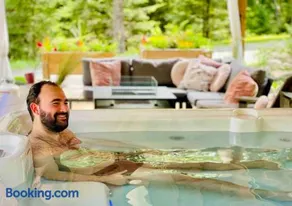 Waterfront - hot tub - Theatre - Mont-Tremblant - Image 3