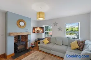 Seven Space - Pilgrims Rest, Cottage in Bacton - Image 2