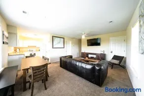 Watermen's Cabana 1C - 3-Bed, 2-Bath Apartment - Walk To BEACH Access & PET Friendly! - Image 5