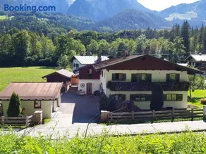 Charmant appartement de vacances adapté aux familles avec barbecue et jardin | Vue jardin - Image 2