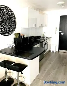 Heart of Manly Apartment - Image 4
