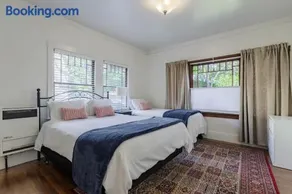 1 Berkeley - Entire Apartment - Private, Spacious - Image 2