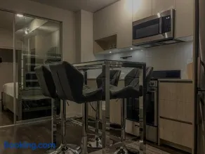 Stylish New 1BR in Toronto with Fast WiFi and Private Workspace - Image 2
