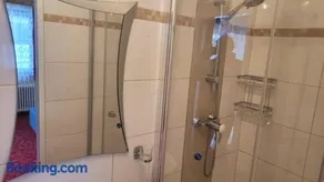 Apartment, shower and bath tub, quiet - Image 2