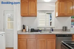 2056 Spacious 4BR home Parking for 3 Fully Fenced Yard - Image 1